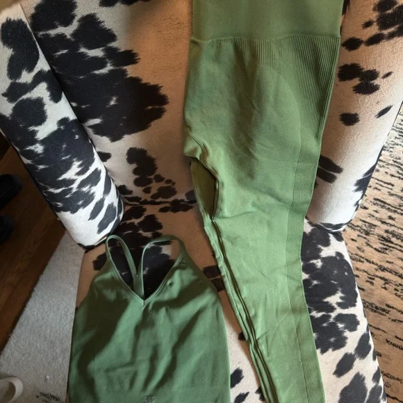 SET Active Green Ribbed Set - Picture 2 of 3